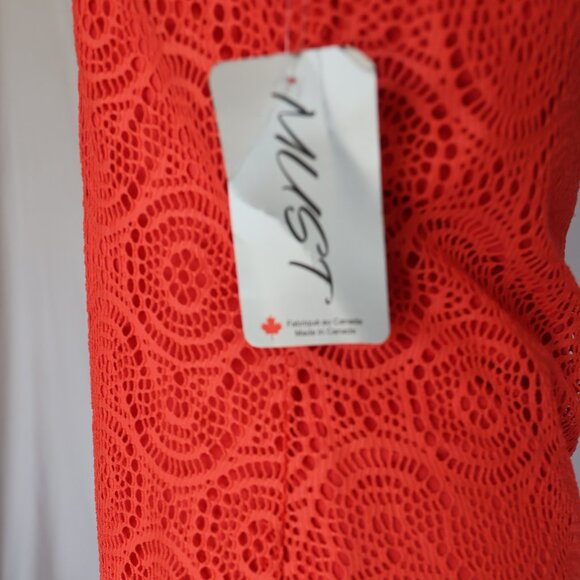 MUST Made in Canada Crochet style dress - Picture 5 of 7
